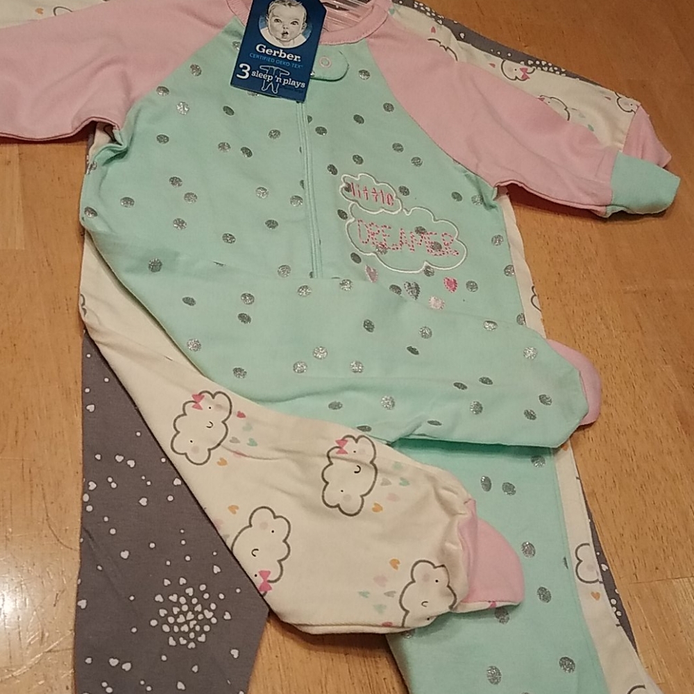 Gerber 3 pack sleep and plays